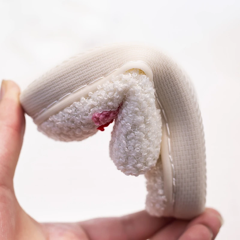 شباشب مهدئة للأطفال خفيفة الوزن ومريحة للأطفال للخريف والشتاء سهلة الارتداء في الأماكن المغلقة