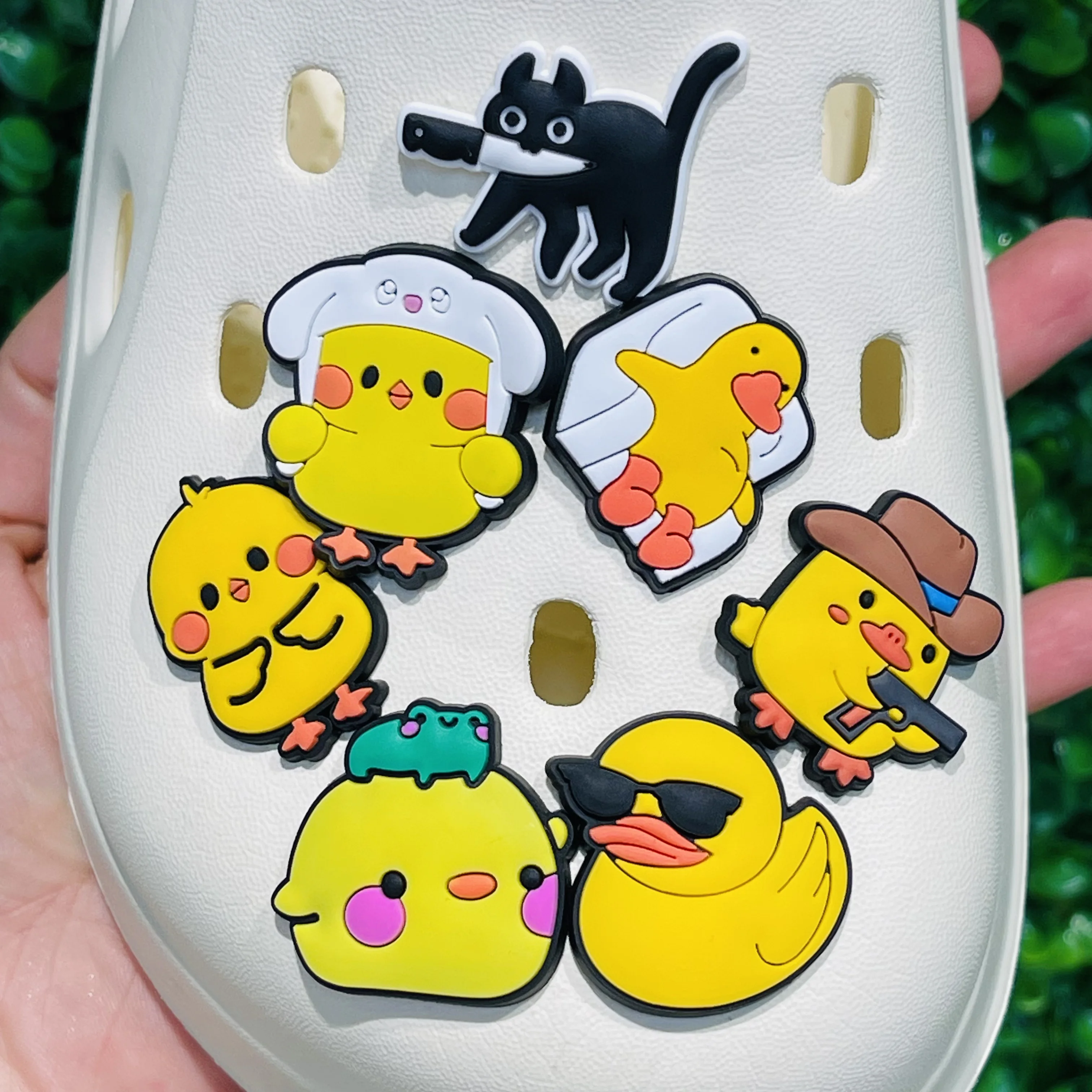 1-7pcs Cartoon Chicken Duck Black Cat Knife PVC Shoe Charms Wristbands Hole Shoes Decoration Garden Shoes Accessories Kid Gift