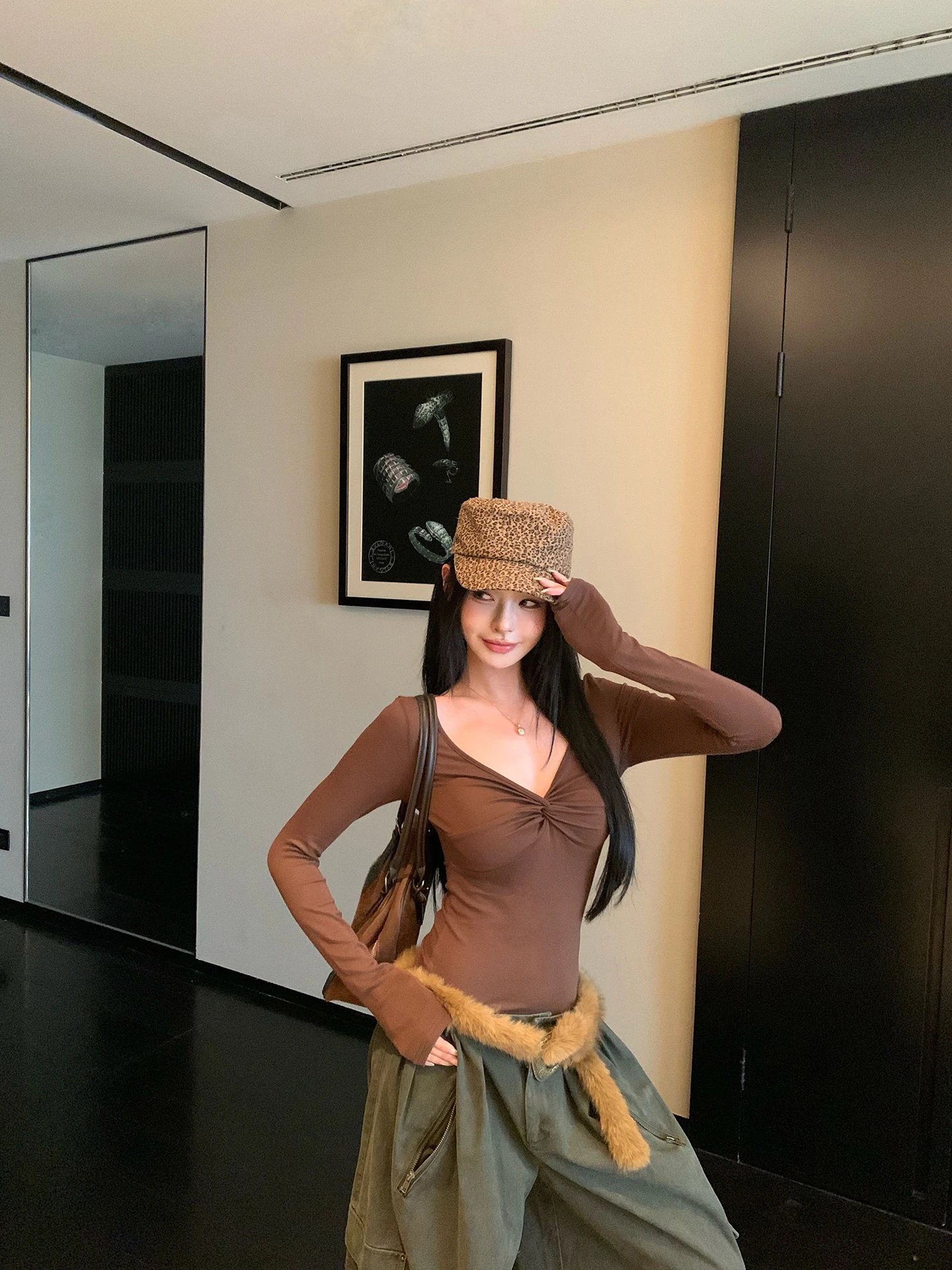 

iTookgiii Korean Sle V-ne Knot Long Sve Women's Slimming Camere Base Layer Top Soft Comfortable Casual Wear