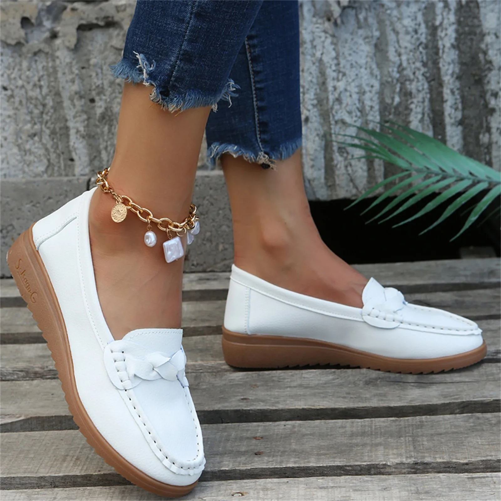 

Summer Soft Leather Flats Shoes Slip On Spring Women Shallow Flat Loafers Fashion Comfortable Soft Sole Plus Size Casual Shoes