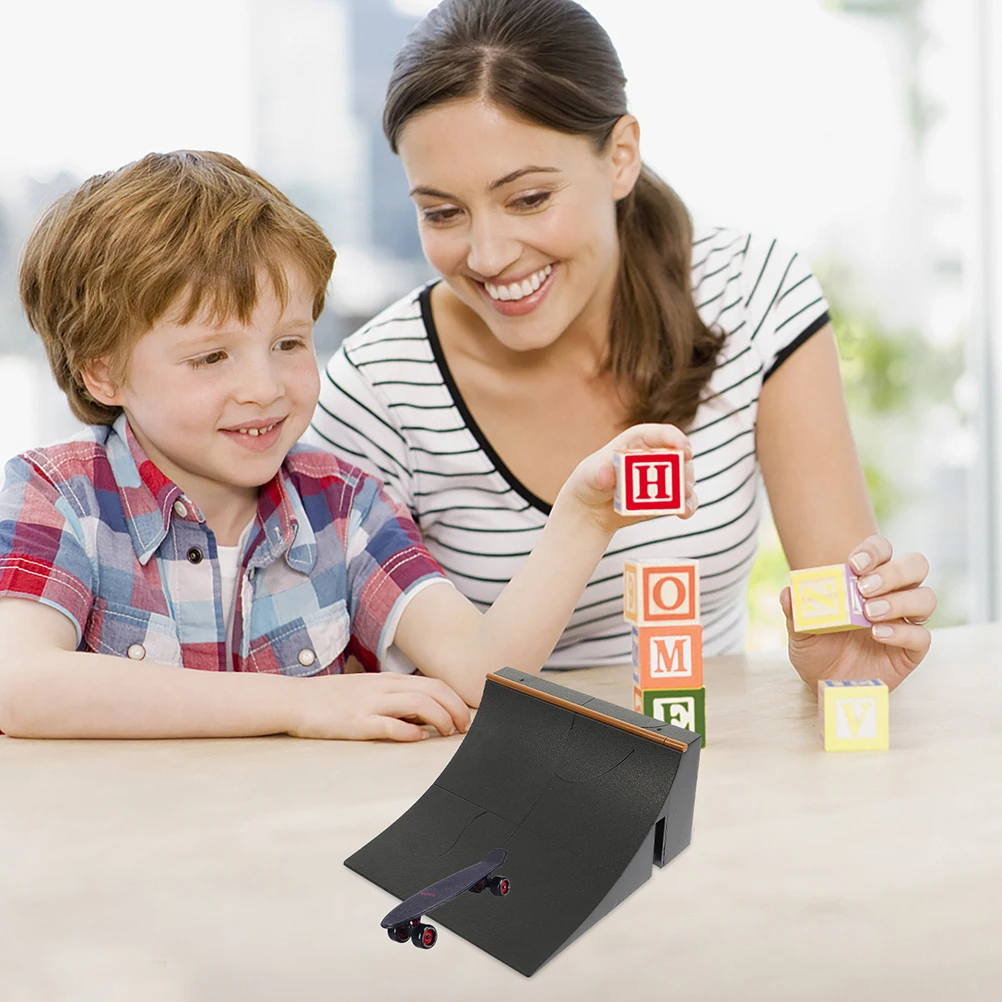 2-teiliges Fingerboard-Rampen-Set, wiederverwendbarer Kunststoff-Skate für Jungen, kreatives Spielen und Fähigkeitenentwicklung, Hindernisparcours