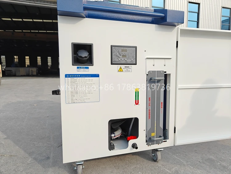 Macchina per la pulizia laser della macchina per la rimozione della ruggine laser 3000W 6000W con testa di pulizia laser Relfar