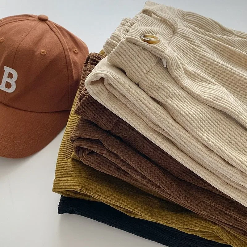 سروال قصير مخملي نسائي واسع الساق 2025 جديد لخريف وشتاء فضفاض بطول الأرض متعدد الاستخدامات مستقيم غير رسمي طويل