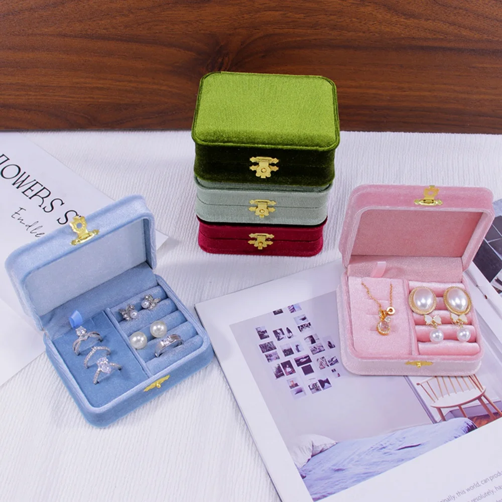 Бархатная-шкатулка-для-украшений-с-металлической-застежкой-бабочкой-футляр-для-хранения-колец-серег-и-ожерелий-портативный-органайзер-для-ювелирных-изделий