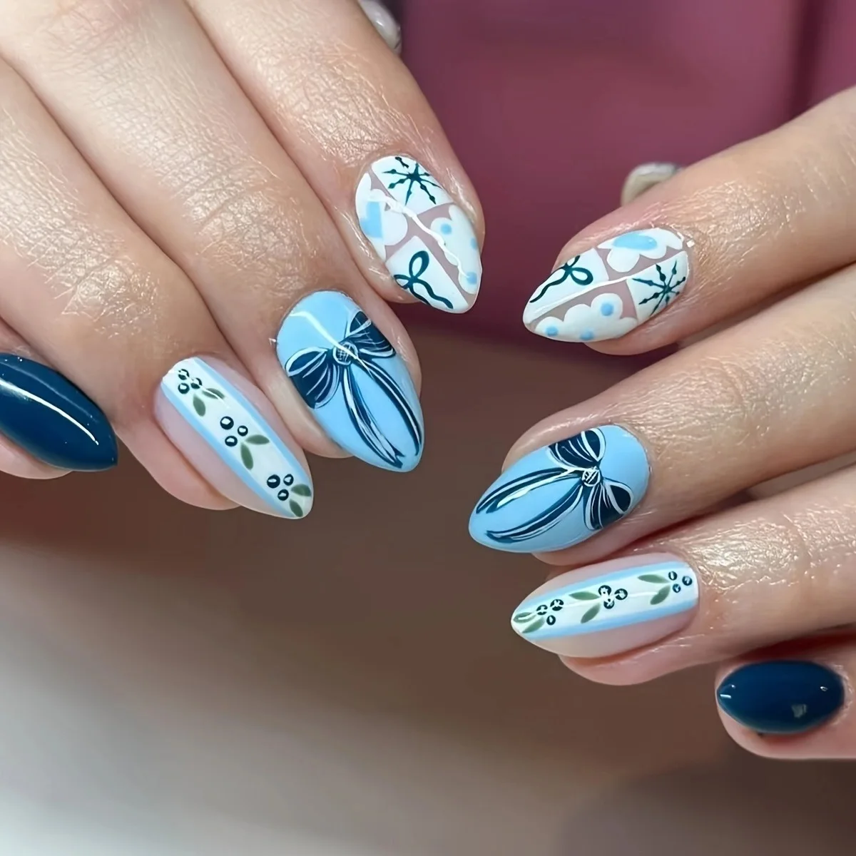 

24 шт. градиентных черных накладных ногтей с узором в виде желтых звезд, лун и лебедей, накладные ногти с милыми бантиками и цветами, маникюр в стиле Y2K