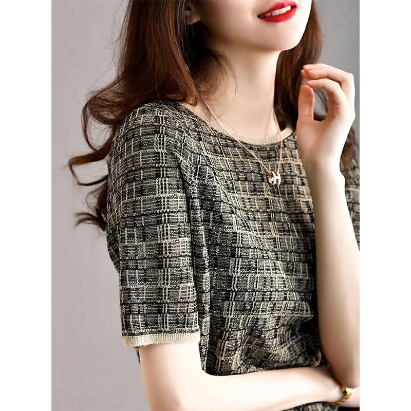 

Вязаный топ из ледяного шелка с коротким рукавом и круглым вырезом, свободного кроя, летняя модная одежда для женщин, защита от солнца, элегантный клетчатый дизайн.