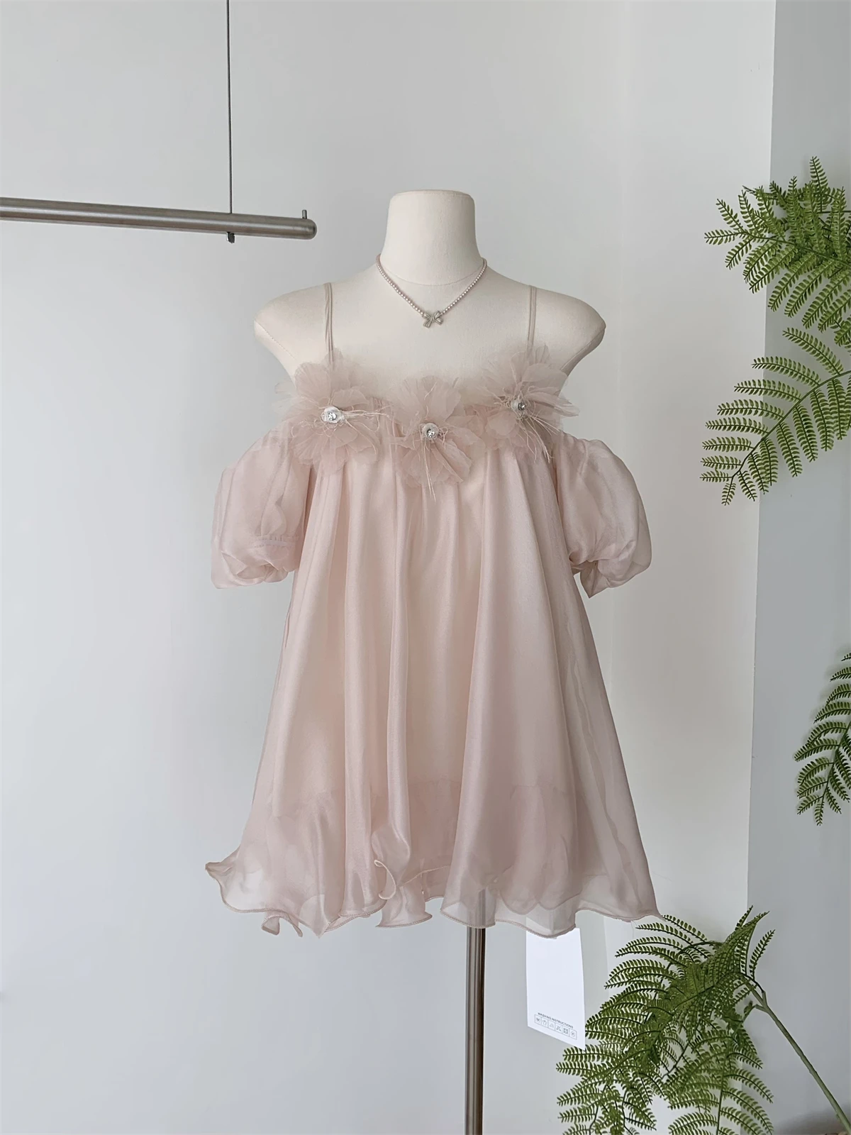 

Sexy Off-the-shoulder Suspender Chiffon Shirt Women's Unique Three-dimensional Flower Medium and Long Top
