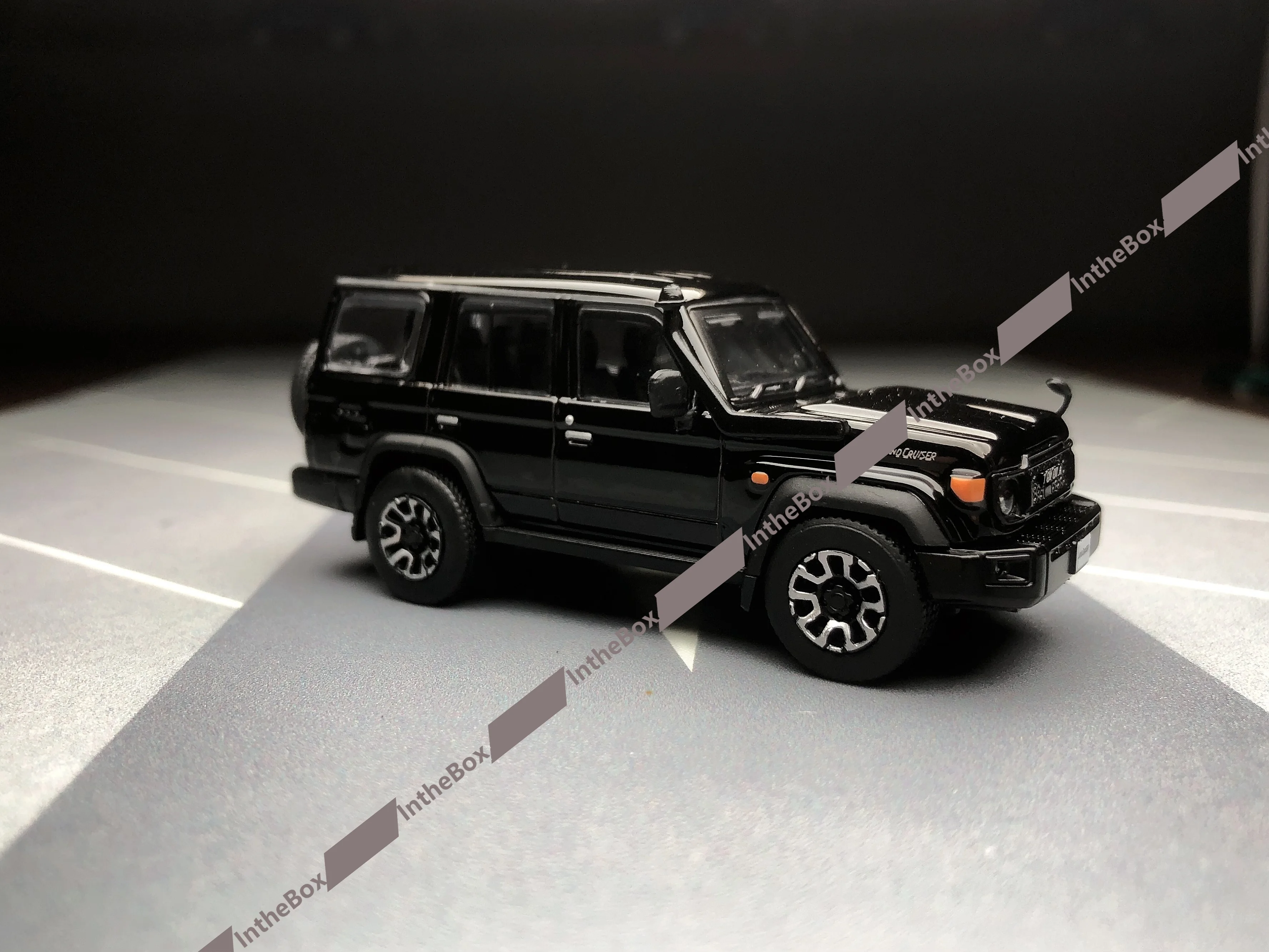 Model1 1:64 LC70 ORV Off Road Model Metal Diecast Car Diecast Model Car Collection Limited Edition Hobby Toys