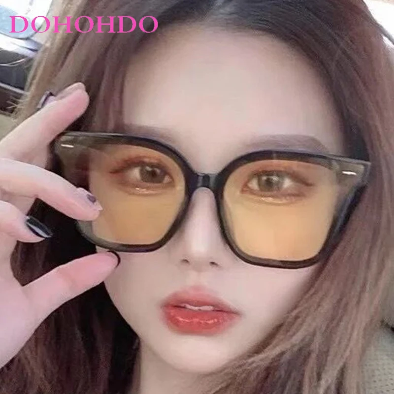 

Vintage Trendy Big Frame Square Sunglasses Women Men Luxury Brand Personality Rivet Design Outdoors Travel Shade Eyewear UV400