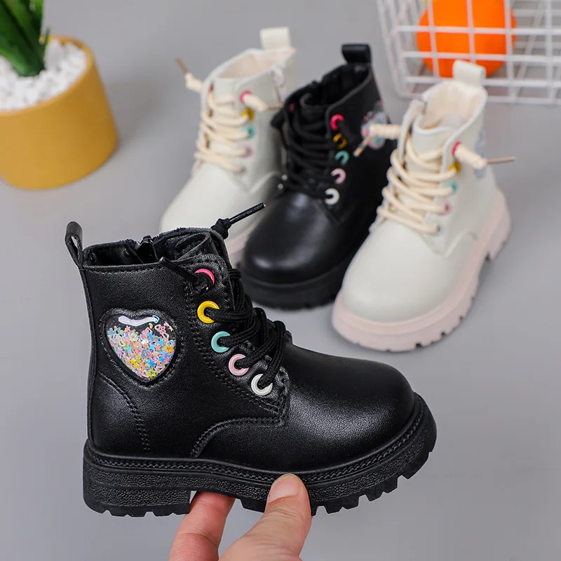 Children Shoes Designer Lovely Heart Soft Soled Leather Boots Fashion Versatile Antiskid Girls Sneakers Kids Casual Ankle Boots