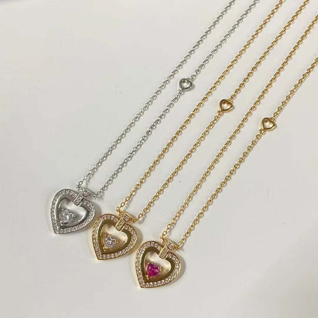 

Новое колье в форме сердца, полностью инкрустированное бриллиантами