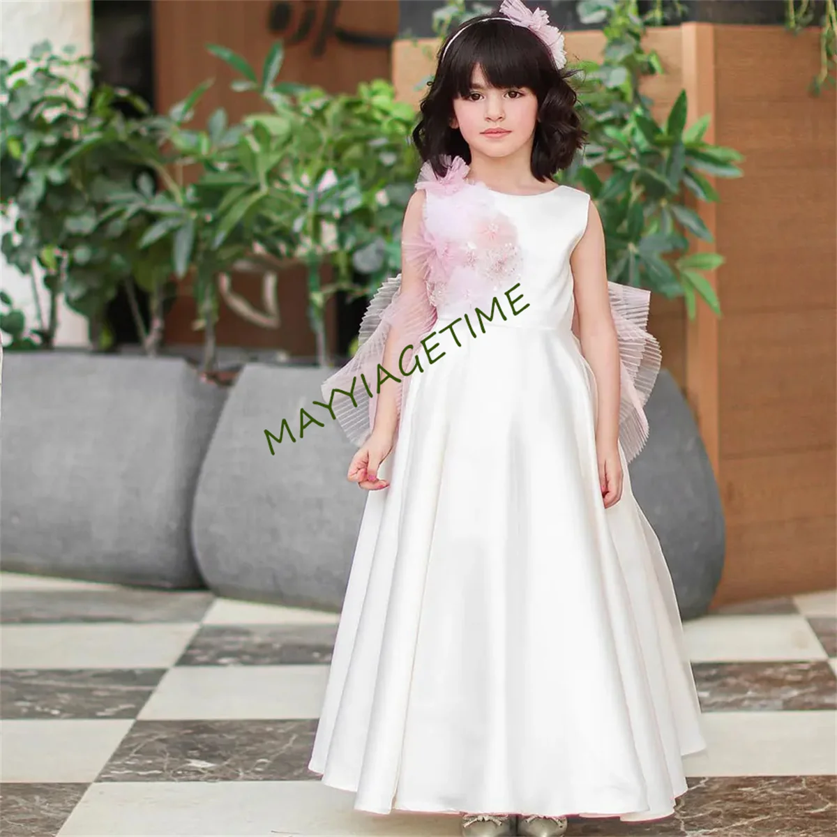 Elegant White Dubai Girl Dress Pearls Arab Kids Bridesmade Princess Gown for Wedding Birthday Holiday Party