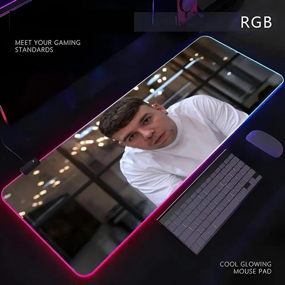 

Singer Q-Quevedo Mouse Pad RGB Gamer LED Light Mouse Mat Peripherals Mousepad Computer Desk Mat XL Mice Keyboard Carpet