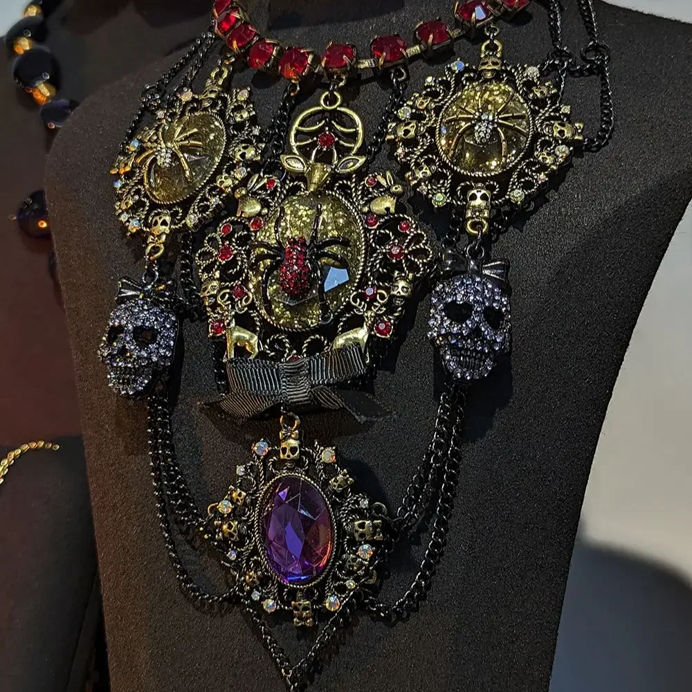 

AB/ Gothic Design Exaggerated Spider Skull Punk choker Unisex women Men's necklace.