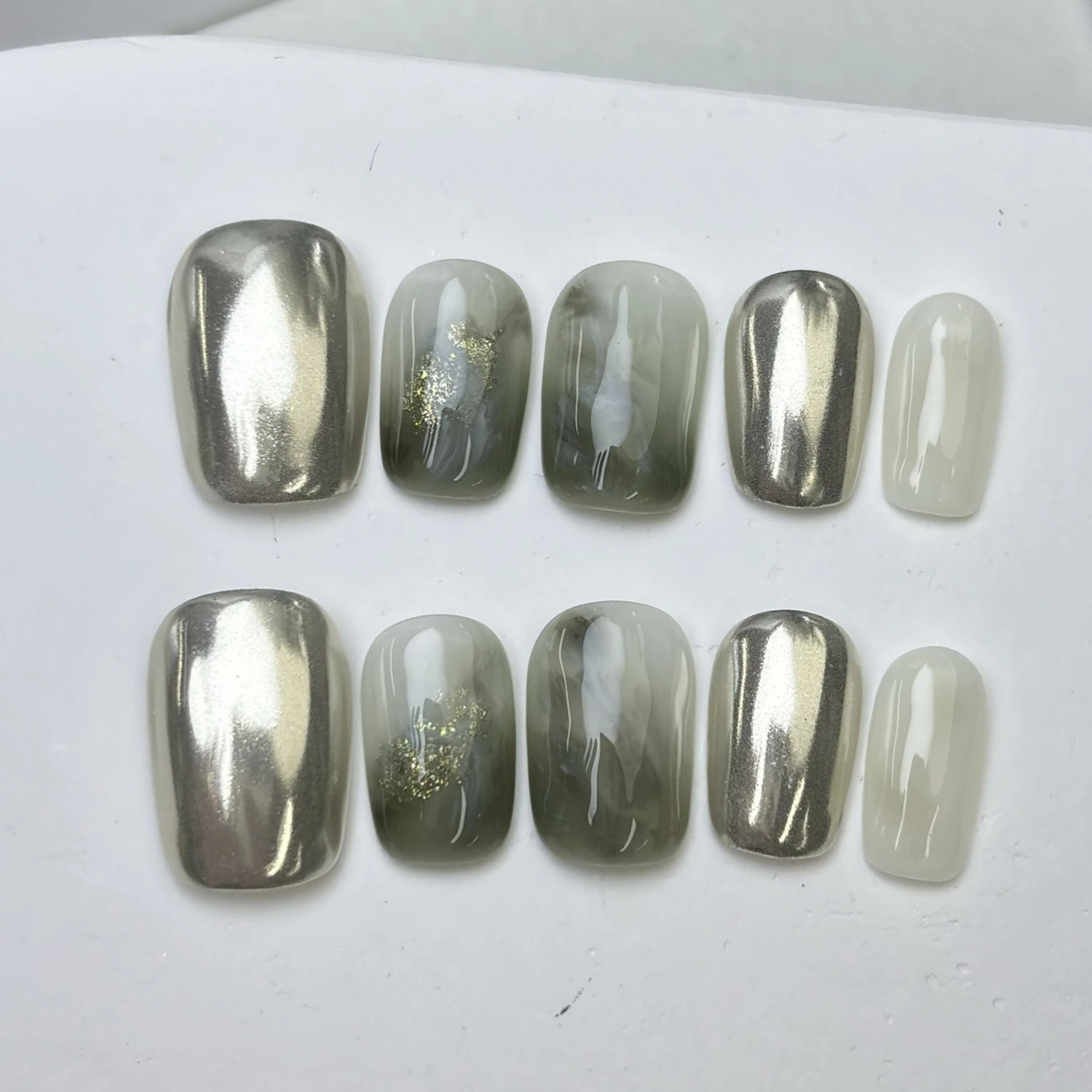 Set di 10 Unghie Finte Lucide Argento Fatte a Mano, Stile Francese Balletto, Corte, Artificiali, con Effetto Occhio di Gatto e Glitter, Indossabili