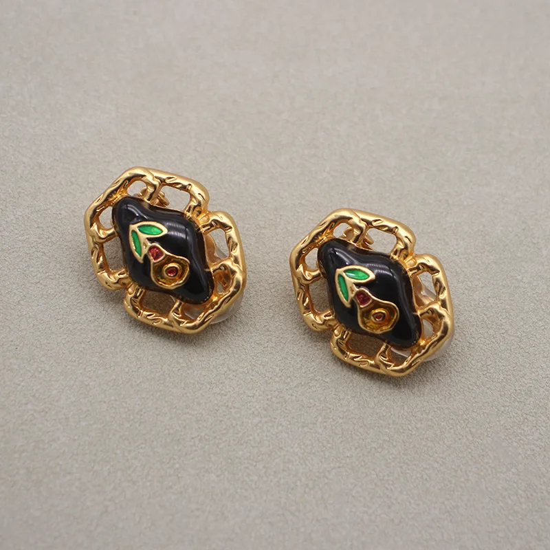 

New Chinoiserie Ear Clip High Temperature Enamel Flower Earrings Palace Style Earrings Black Gold Cut Out Jewelry