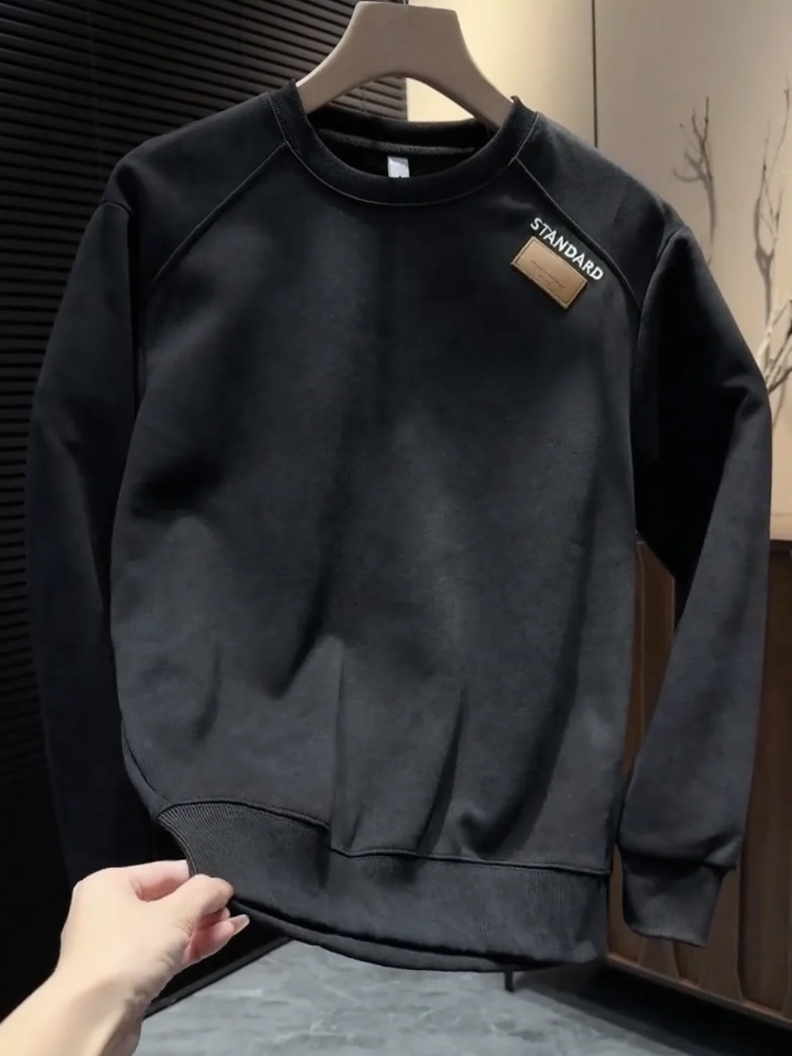 

Men's Winter Fce Lined round Ne Sweatirt Long Sve Casual Warm Top Faionable Versatile Youth Knittedwear