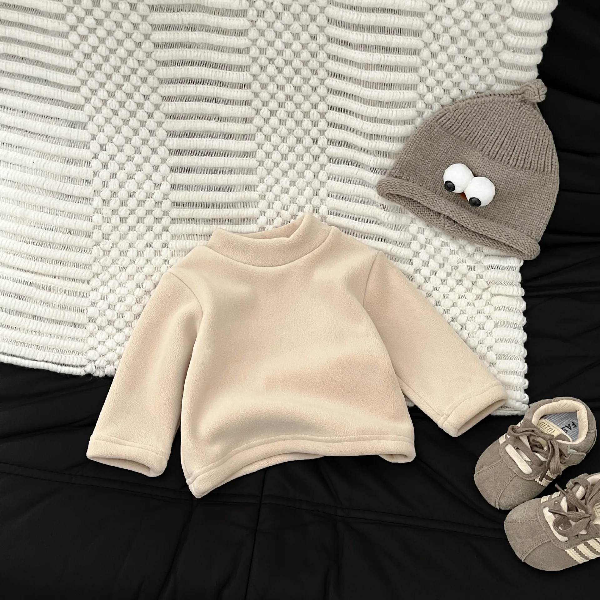 Ragazzi Ragazze T-shirt in cotone Infantile più Velluto spesso Pullover Vestiti per bambini 2025 Inverno Nuovo bambino in pile che tocca le camicie Solido