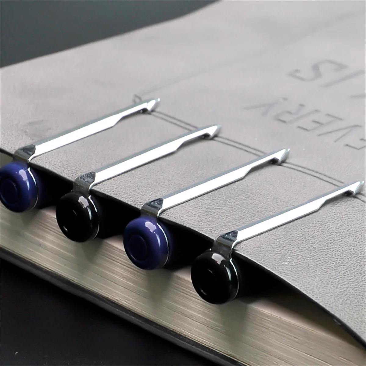 قلم محايد كرة دوارة بلوري WQN - 0.7 مم طرف قلم ناعم وسلس، قلم توقيع حبر عالي الجودة، قلم مكتب أسود كربوني أزرق