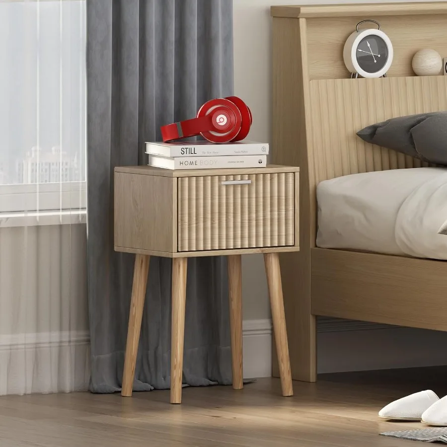 Set di 2 comodini piccoli con ante scanalate e piedini in legno massello Tavolini moderni dal design moderno della metà del secolo per camera da letto, ideali per Smal