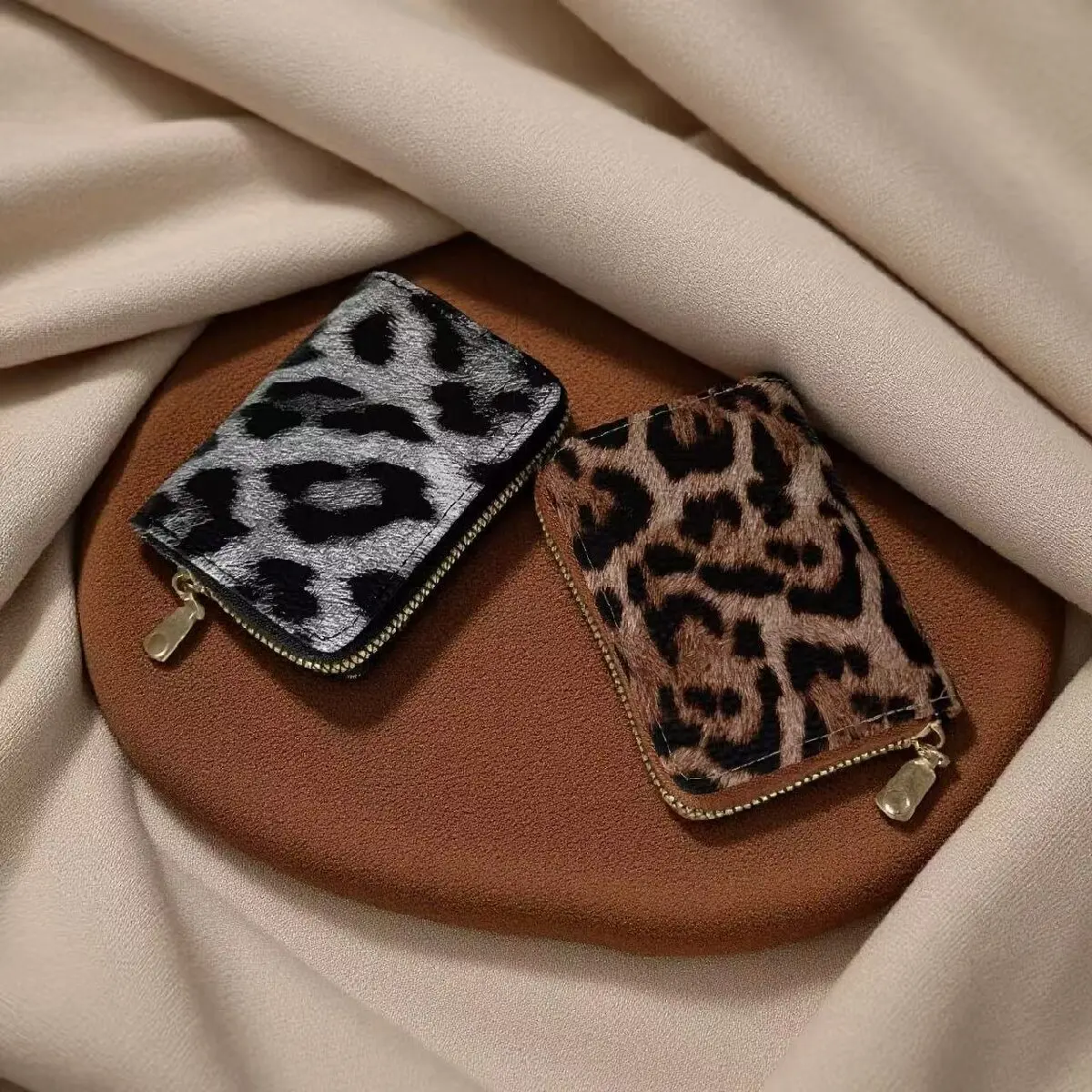 Neue Leopardenmuster Reißverschluss-Kartenetui für Damen Akkordeon-Kartentasche Kurze Münzbörse Ausweistasche Kartenhalter für Frauen