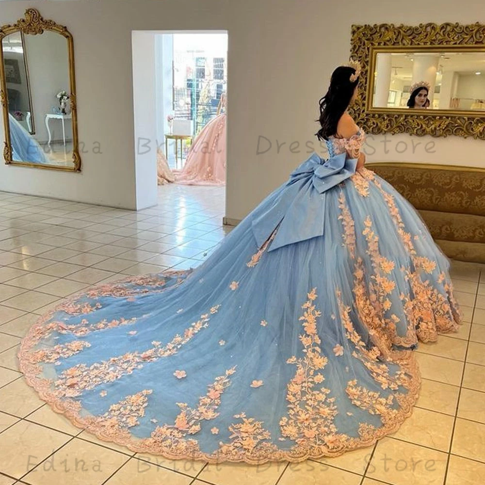 Prinzessin Stil hellblaue Spitze 3d Blumen Quince anera Kleid für Mädchen fegen Zug von der Schulter formelle Kleid mit Bogen Vestidos