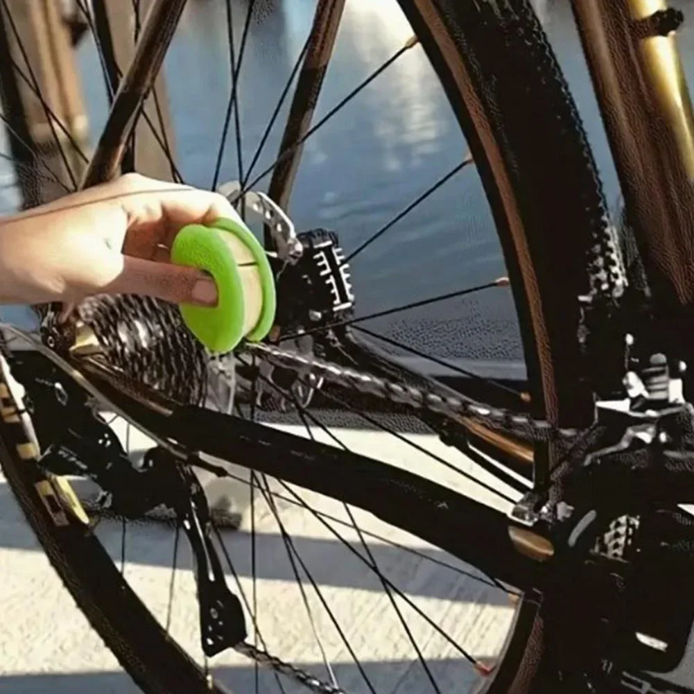 Rolo de limpeza ferramenta manutenção da bicicleta ciclismo engrenagem rolo lubrificante portátil corrente lubrificador correntes óleo