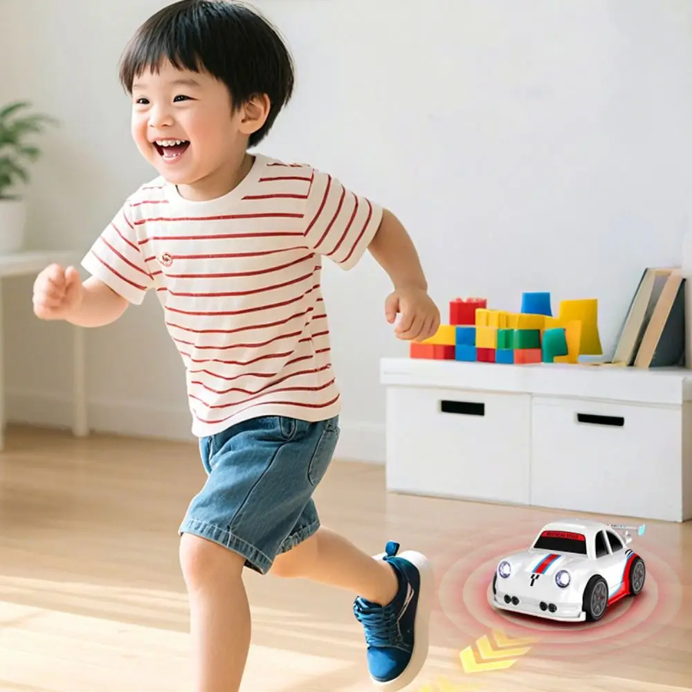 Transformujący się samochód, automatycznie transformujący się, inercyjny, przesuwający się robot samochodowy, plastikowy zestaw robota, zabawki samochodowe transformujące się.