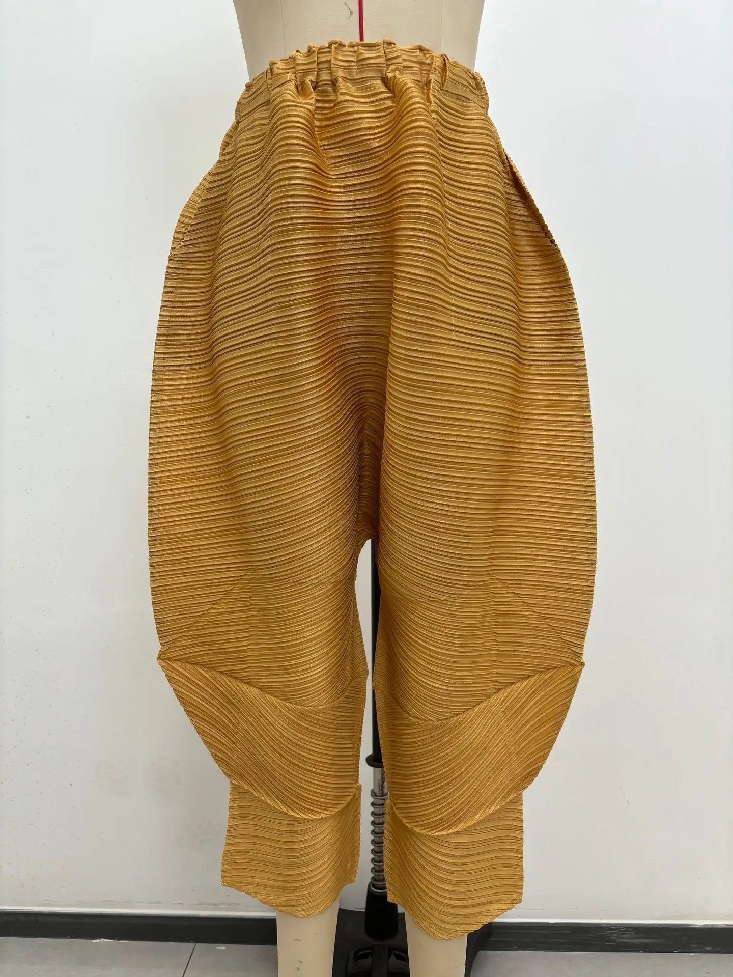 GVUW Pleated Harem Pants Women Solid Color Elastic Waist New 2026 Loose Versatile Female Casual Vintage Style Trousers 17G7131