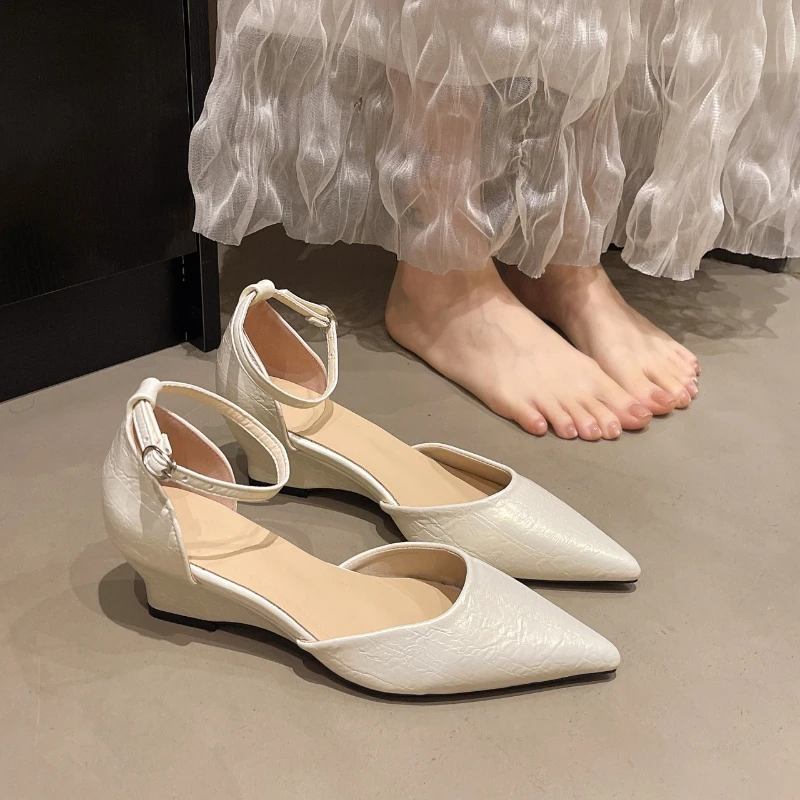 

Модные женские туфли на танкетке с острым носком, весна 2026, новая коллекция, стильные и элегантные, с вырезами, больших размеров, на высоком каблуке