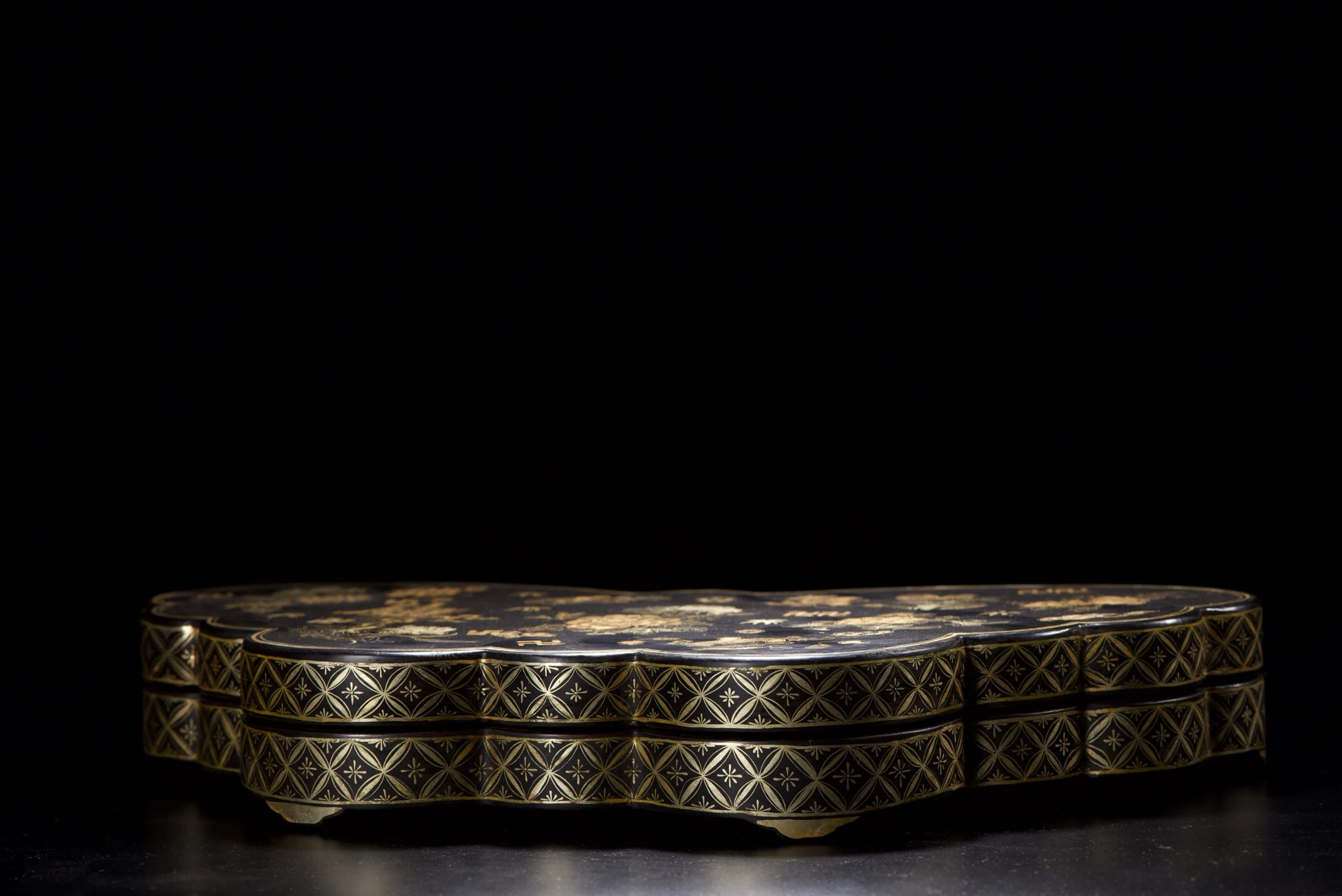 Old Wood Lacquerware Outline in gold Flower Buddha symbol pattern Butterfly shaped box storage box Butterfly Box Town house