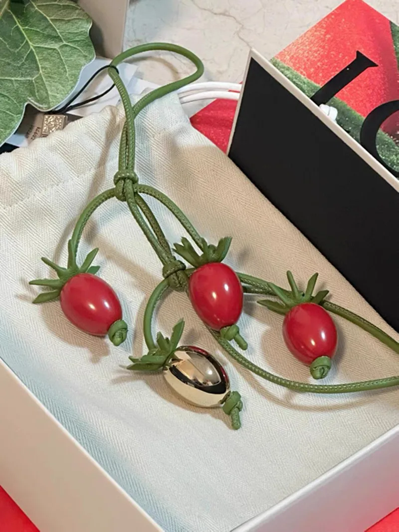 Ciondolo per borsa Squisito ciondolo a forma di frutta, pomodoro, fragola, donna, tutto-fiammifero, carino, zaino, ciondolo, accessori per borse