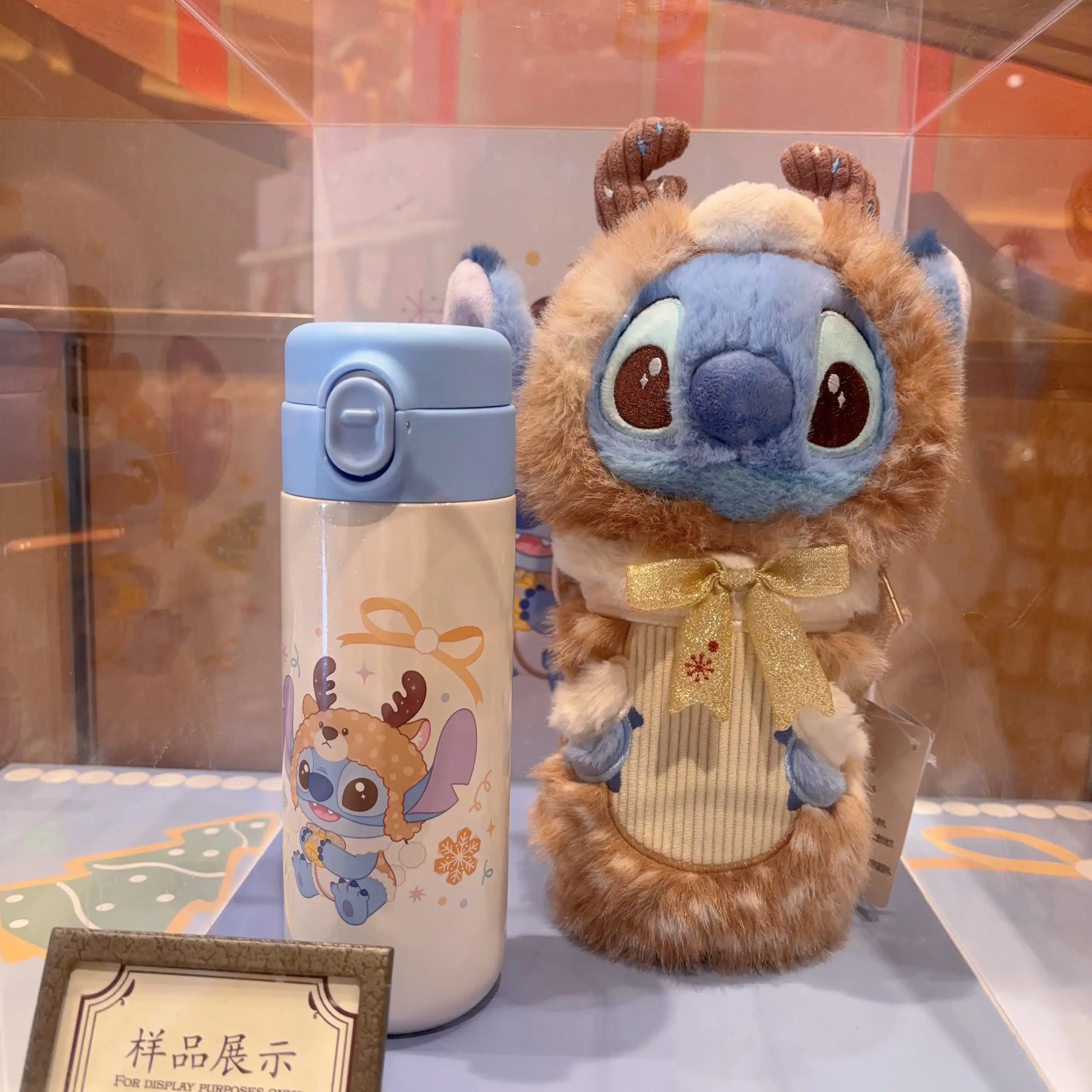 

Shanghai Disneyland 2025 Рождественская стежка с оленями, плюшевая чашка с рукавами, изолированная бутылка для воды - новогодний подарок