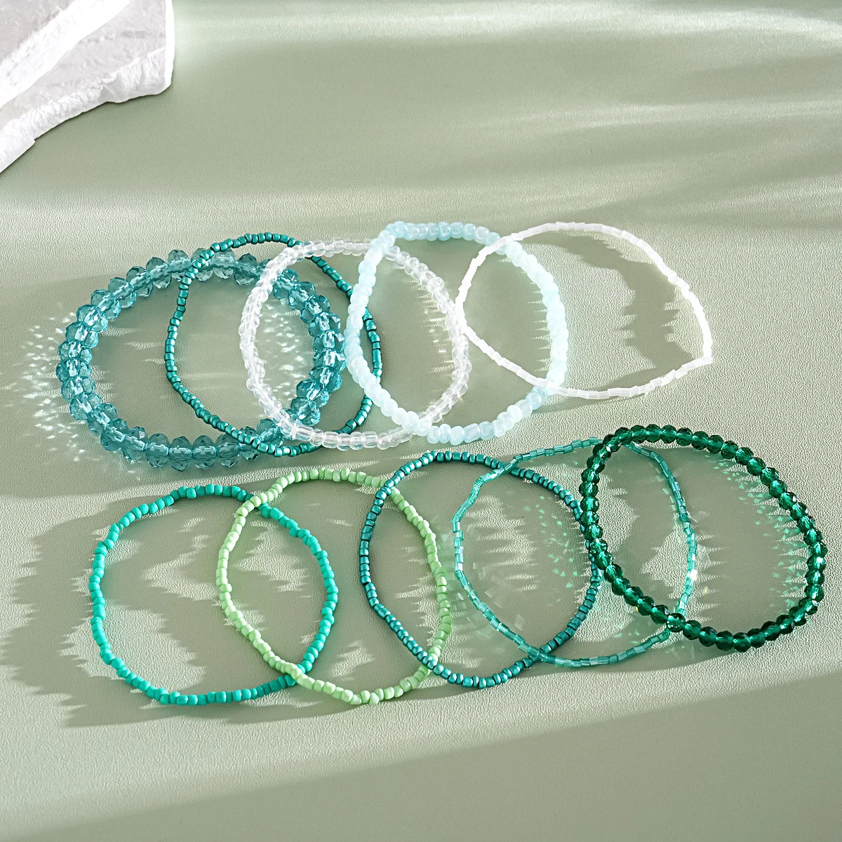 DOO MEI 10 Pcs Green Series Mixed Acrylic Beaded Bracelets Stackable Clear Glass Elastic Bracelet Bohemian Holiday Jewelry Set