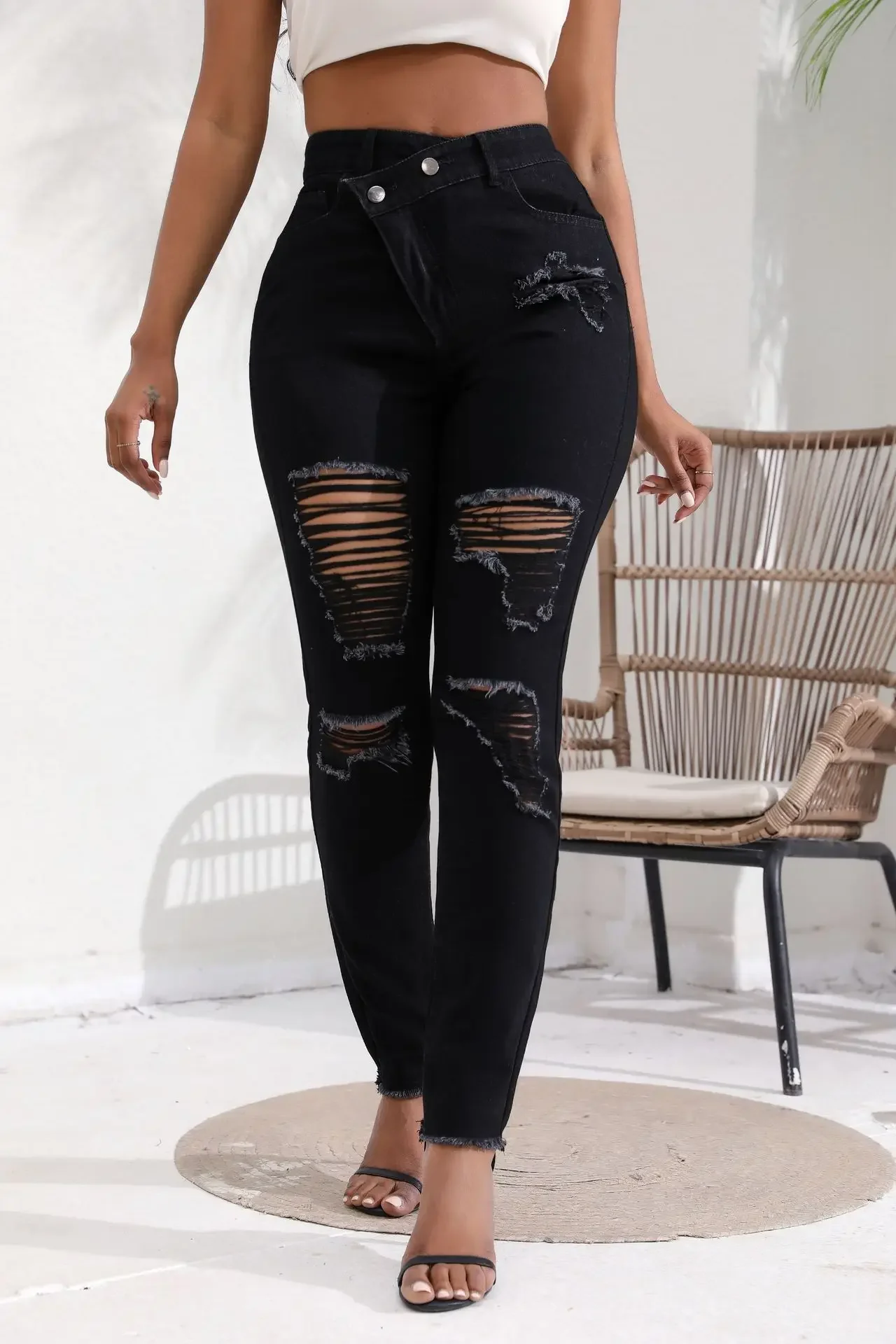 High-quality Design-sense Button-down Skinny Jeans. Autumn Fashion Casual Washed Ripped High-waisted Small Leg Jeans for Women