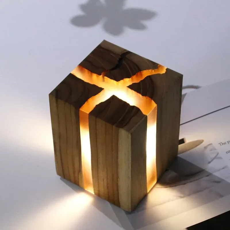 Luz de ambiente creativa para campamento al aire libre, lámpara agrietada de escritorio para dormitorio, adorno de resina epoxi, madera maciza, luz LED decorativa nocturna