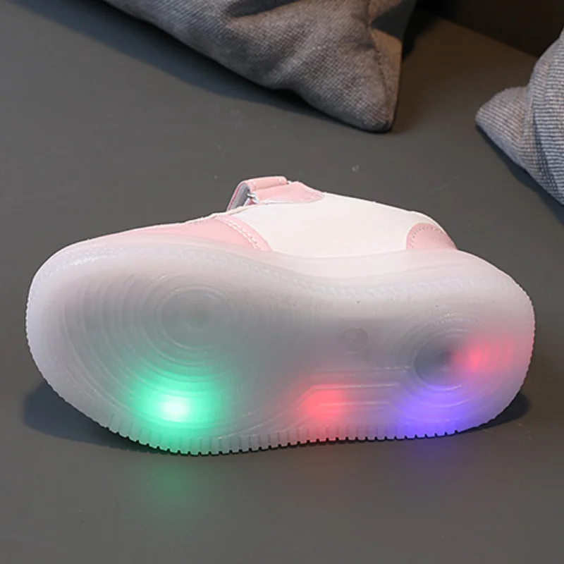 New LED Children Glowing Shoes Baby Luminous Sneakers Boys Lighting Running Shoes Kids Breathable Mesh Sneakers