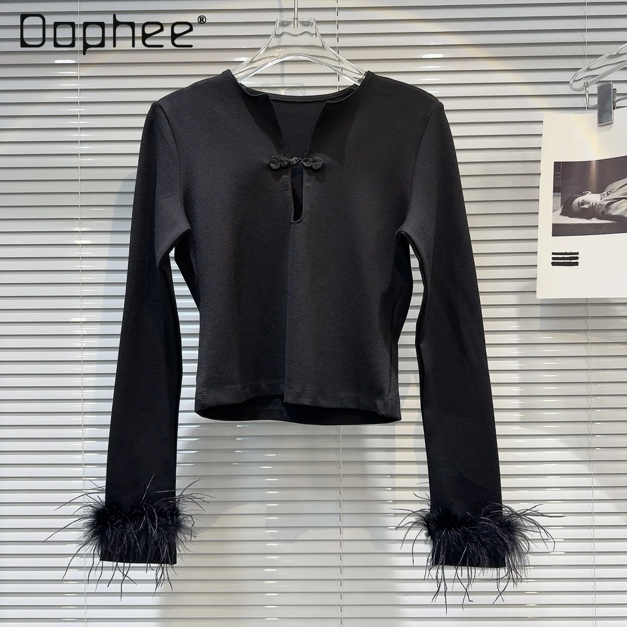 

Clothes Women Socialite Ostrich Hair Cuff T Shirts 2024 Spring New Street Style Buckle Collar Black Long Sleeve T-shirts Woman