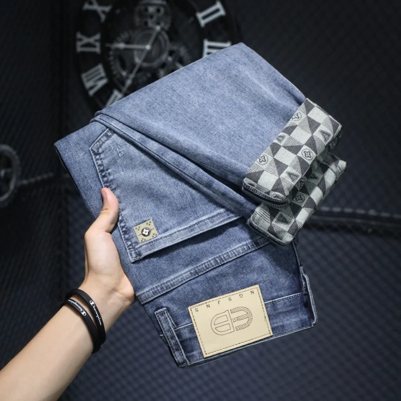 กางเกงยีนส์ผู้ชายปักลายกางเกงบางไฮเอนด์สีฟ้าอ่อนฤดูร้อน2024
