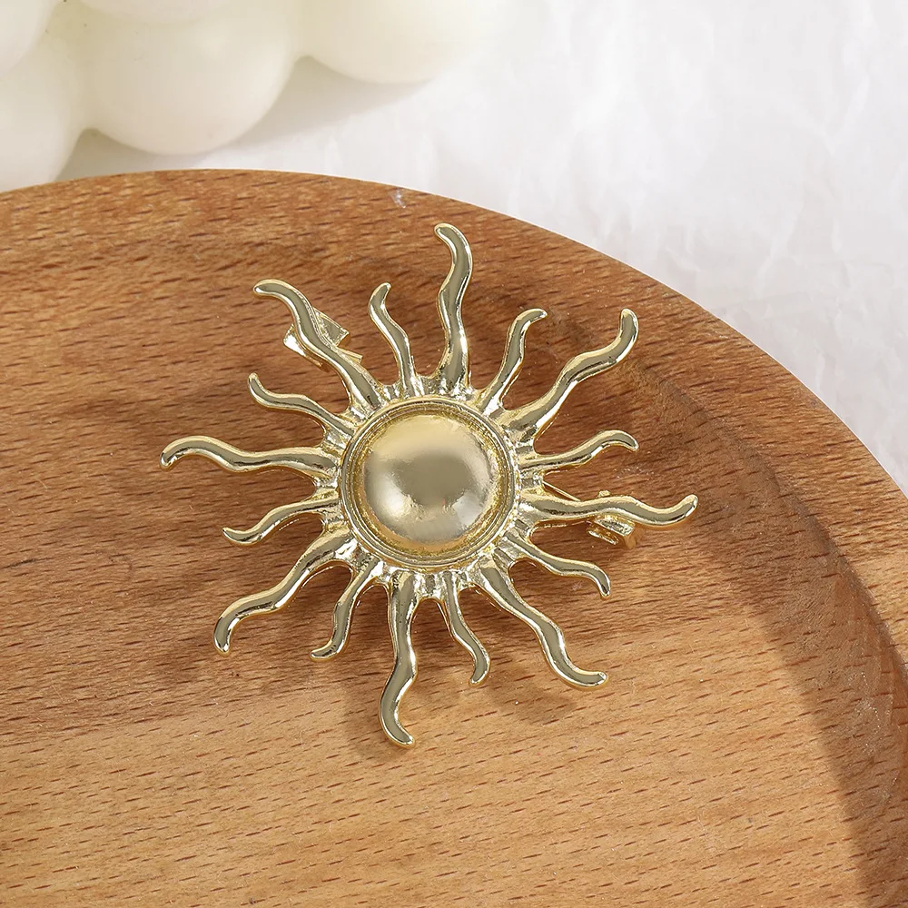 Fashion Sun Mental Retro Women Brooch Pin Sunflower Accessories Jewelry For Lady Gold Color Brooches Pins Vintage Clothing Gift