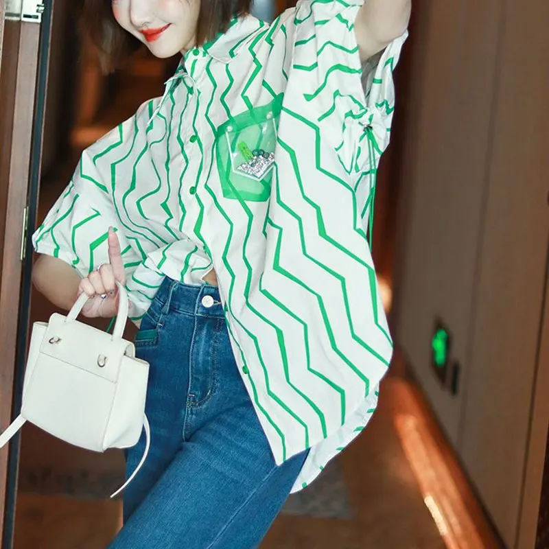Women\'s Clothing Wave Cut Printed Shirt Commute Loose Summer Fashion Single-breasted Korean Short Sleeve Pockets Spliced Blouse
