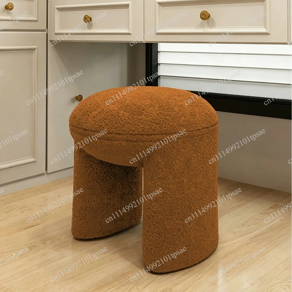 Cute and soft cushions, simple shoe cabinets, and compact round vanity tables, all made of cashmere suede leather