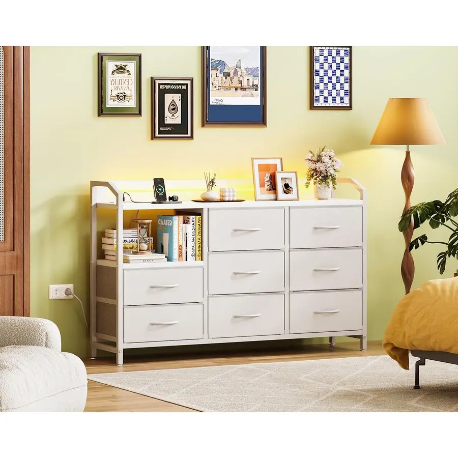 ตู้เสื้อผ้าสีขาวสำหรับห้องนอนพร้อมไฟแถบและปลั๊กไฟ ตู้ลิ้นชัก 8 ชั้นพร้อมชั้นวางของ ท็อปไม้ โครงเหล็ก
