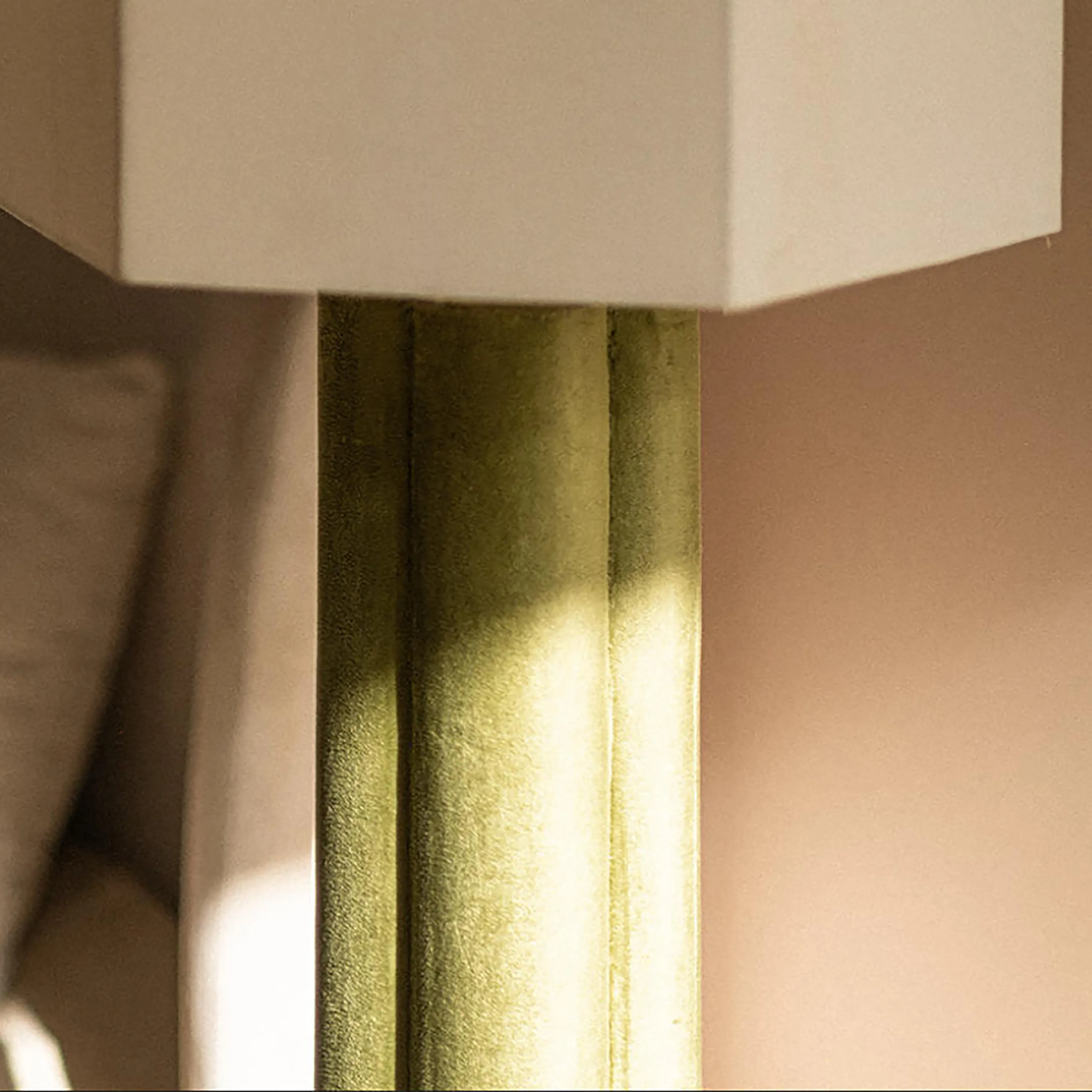 Luxury Green Velvet Upholstered Floor Lamp, Modern Fabric Standing Lamp for Living Room Bedroom Chic Home Decor Lighting Fixture