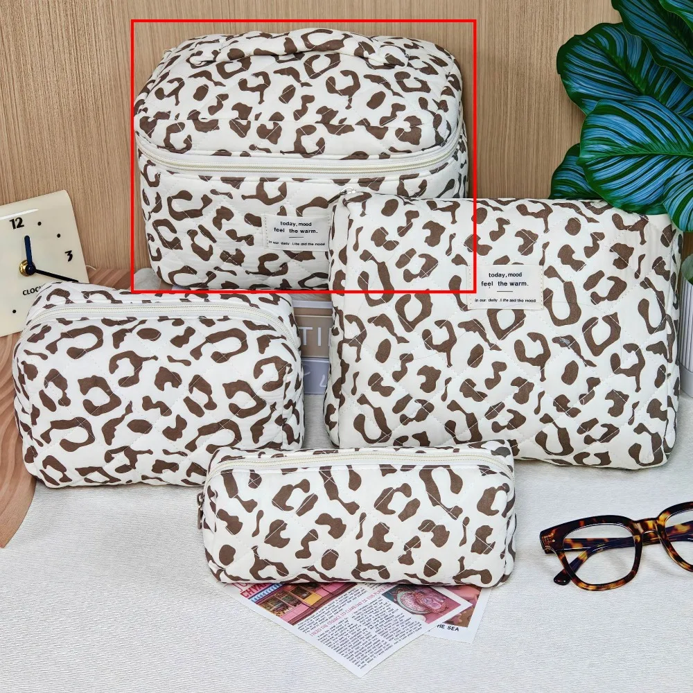 Quilted Cotton Handheld Makeup Bag Large Capacity Zipper Closure Cosmetic Storage Organizer Leopard Print Portable Toiletry Bag