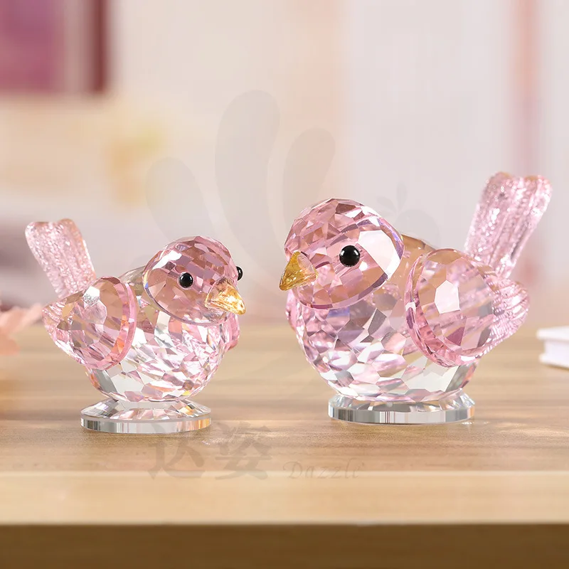 Simulated animal glass crystal bird sculpture. Dining table office healing and decompression decoration, creative crafts