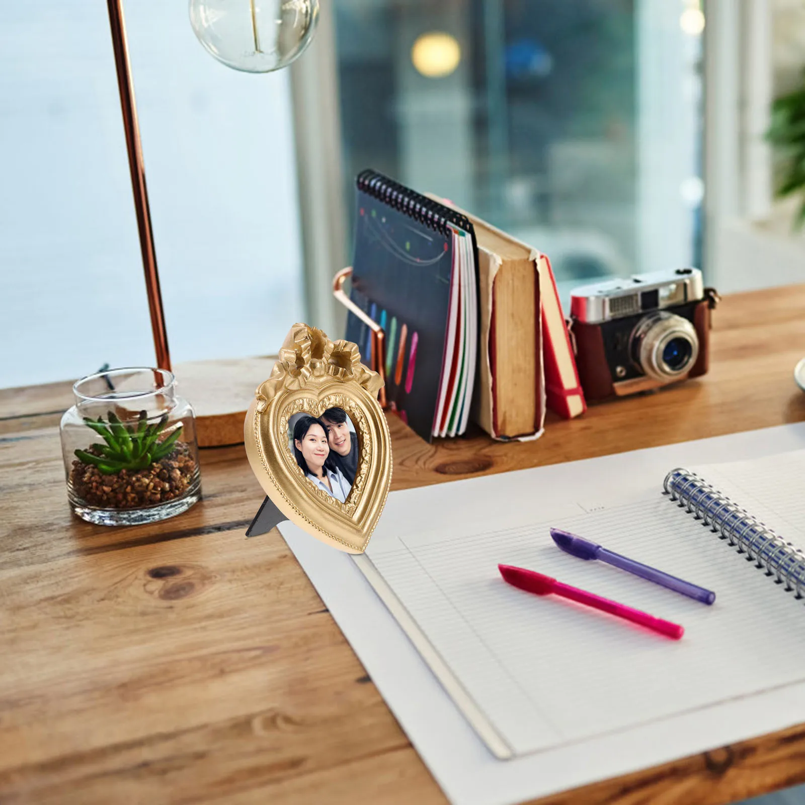 

Retro Heart Shaped Photo Frame Vintage Small Resin Picture Frame Decorative Desk Home Use Desk Photo Holder