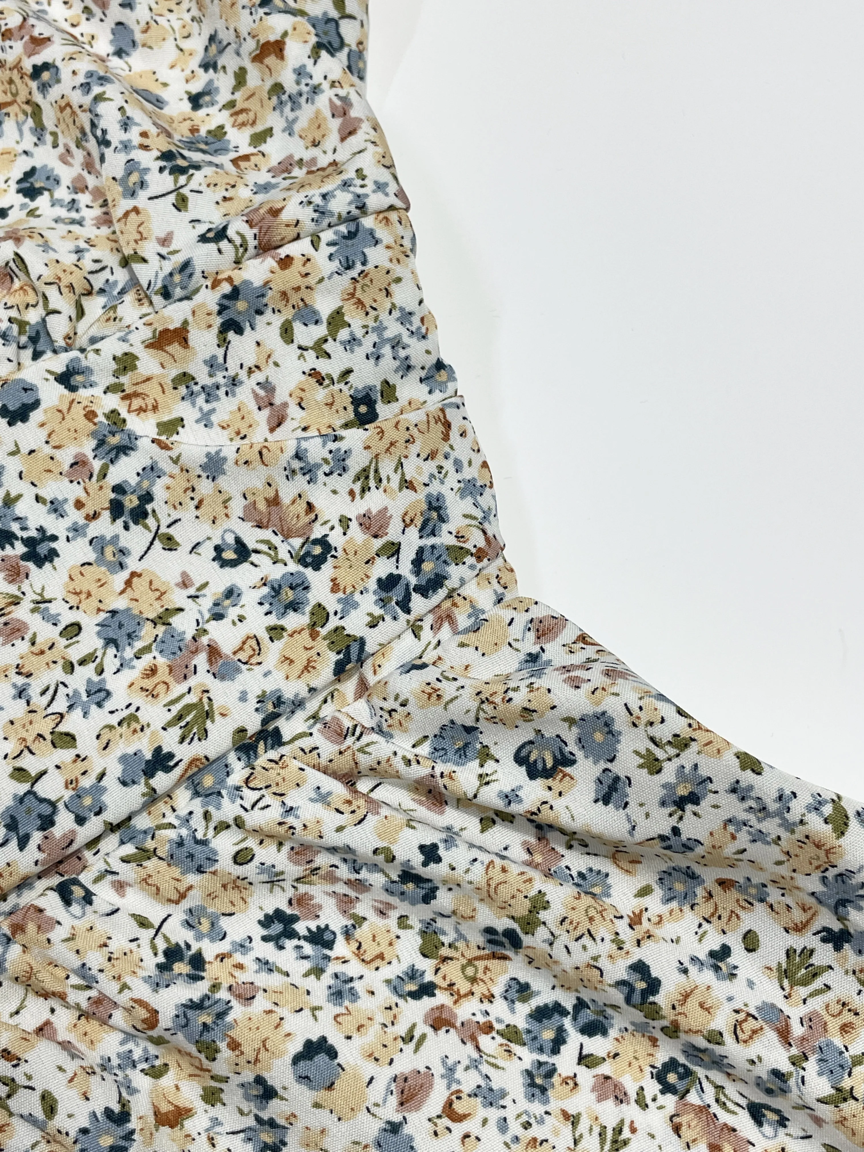 レディース ディスティ フローラル プリント シャーリング V ネック A ライン ドレス、エレガントなビショップ スリーブ ショート ドレス、春と秋に最適