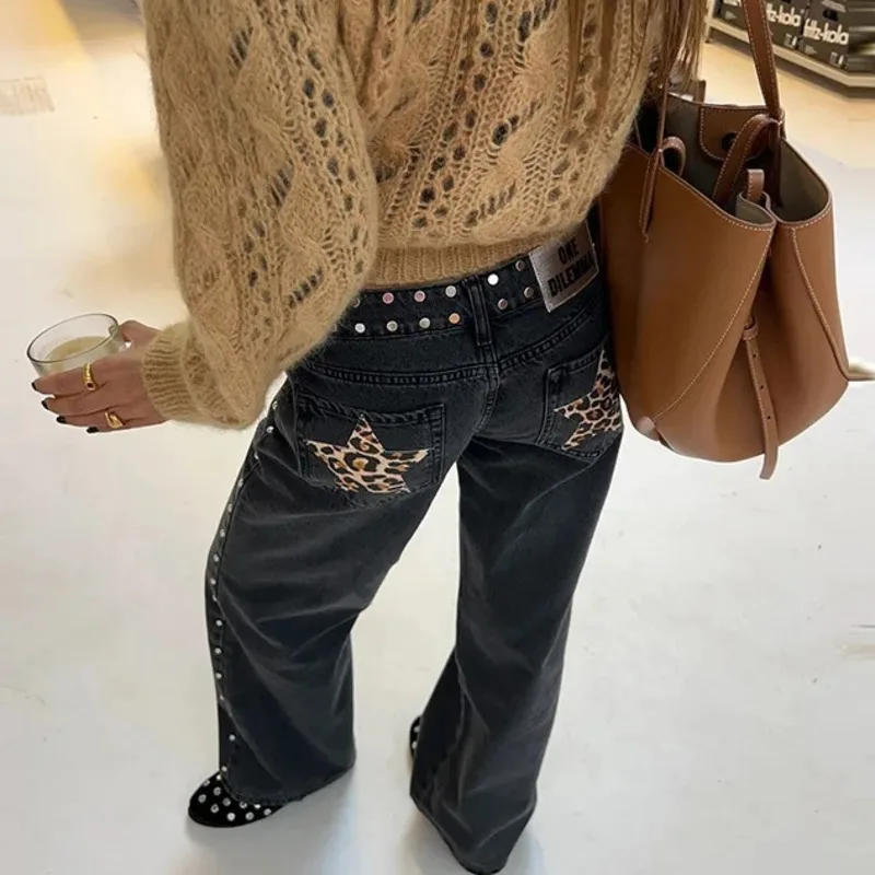 Leoparden-Stern-Stickerei, gerade Jeans für Damen, ganzjährig, modische Persönlichkeit, schwarze Weiden-Nagel-Design, tägliche Pendelhose