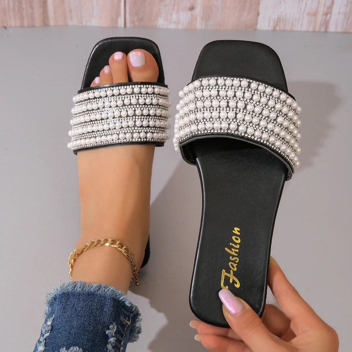 Sandalias planas de moda para mujer con zapatillas decorativas de perlas artificiales y diamantes de imitación